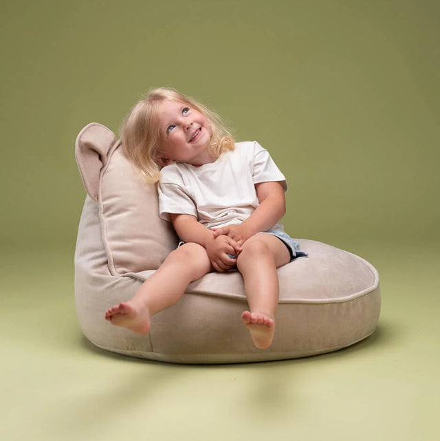 Bolsillo de frijoles de oso beige polvoriento