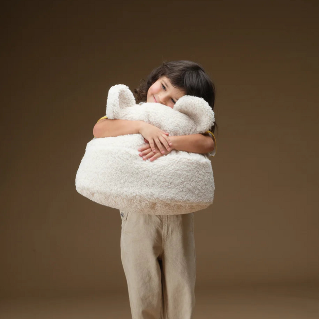 Bolsa de peluche blanca crema