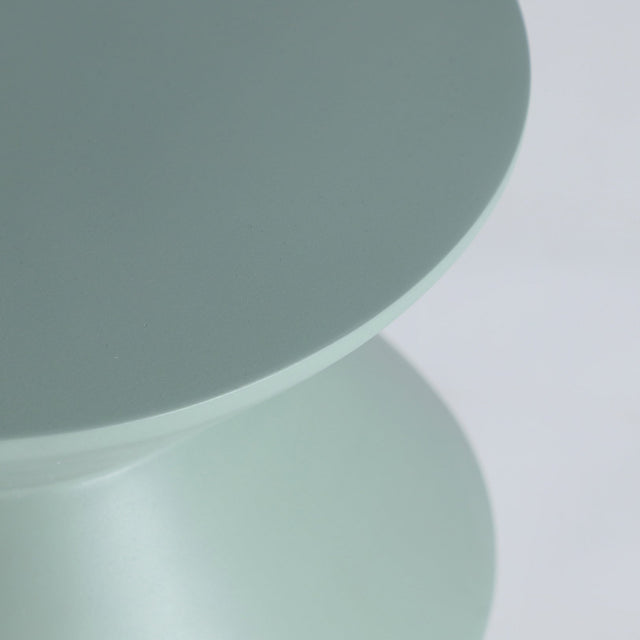 Vista detalle Mesa Auxiliar Redonda Melle en hormigón acabado en color verde Kodu Homedesign Slowdeco