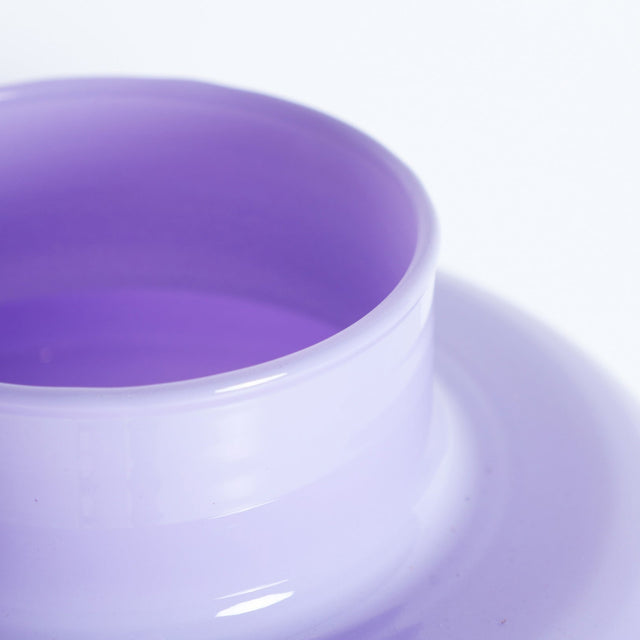 Vista detalle boca Jarrón Lilya en vidrio morado Kodu Homedesign Slowdeco
