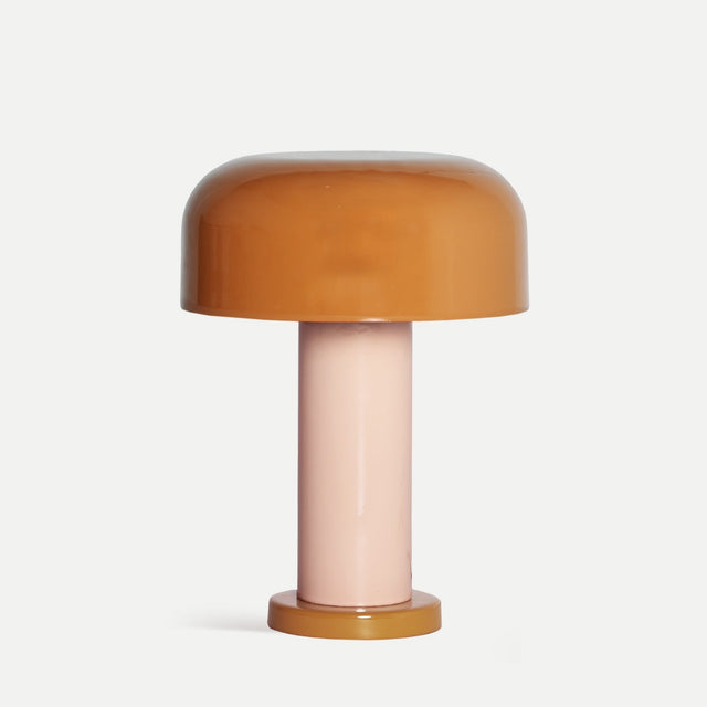 Vista frontal Lámpara de sobremesa Albate Hierro en color ámbar Kodu Homedesign Vical Slowdeco