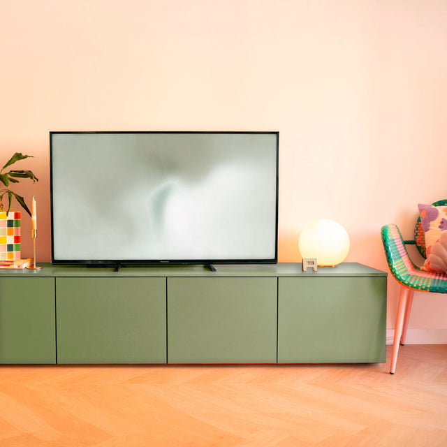 Vista frontal Mueble TV Nolla 200 cm Verde Salvia 4 puertas apoyado suelo comedor salón Slowdeco