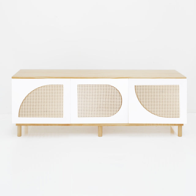 Vista frontal Mueble auxiliar Nolla 150 cm Blanco Curvy #81 3 puertas rejilla tapa madera pino barnizada sobre patas madera Slowdeco