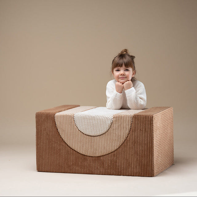 Vista frontal Set de Juego Arcoíris Toffee Pana montado niña Wigiwama Slowdeco