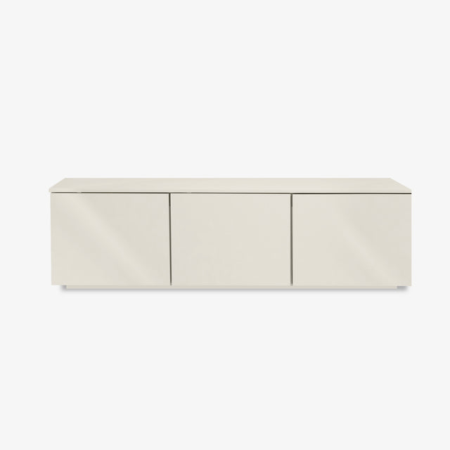 Vista frontal mueble TV Nolla 150 cm Blanco Perla apoyado suelo niveladores Slowdeco