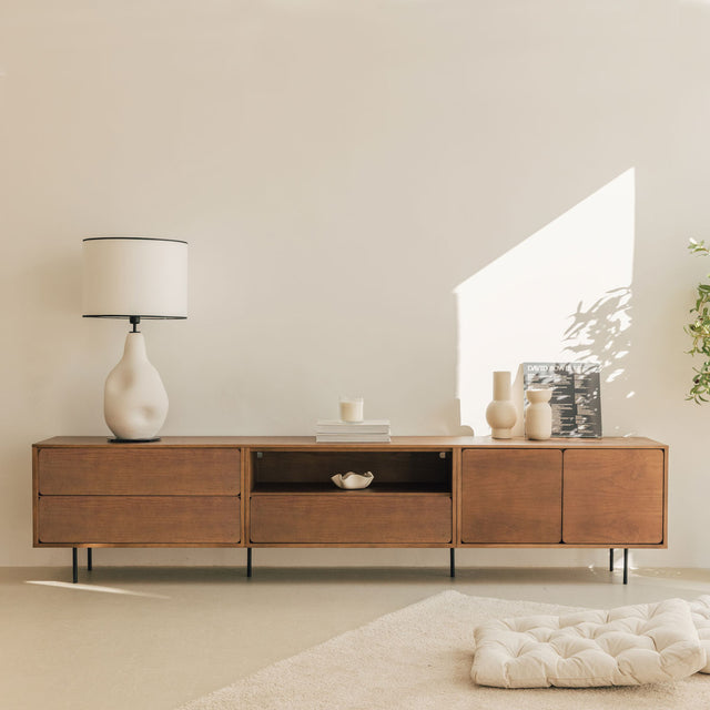 Vista frontal mueble de TV 240 cm Penxat Nogal Personalizado 2 Puertas 3 cajones sobre patas metálicas salón comedor Slowdeco