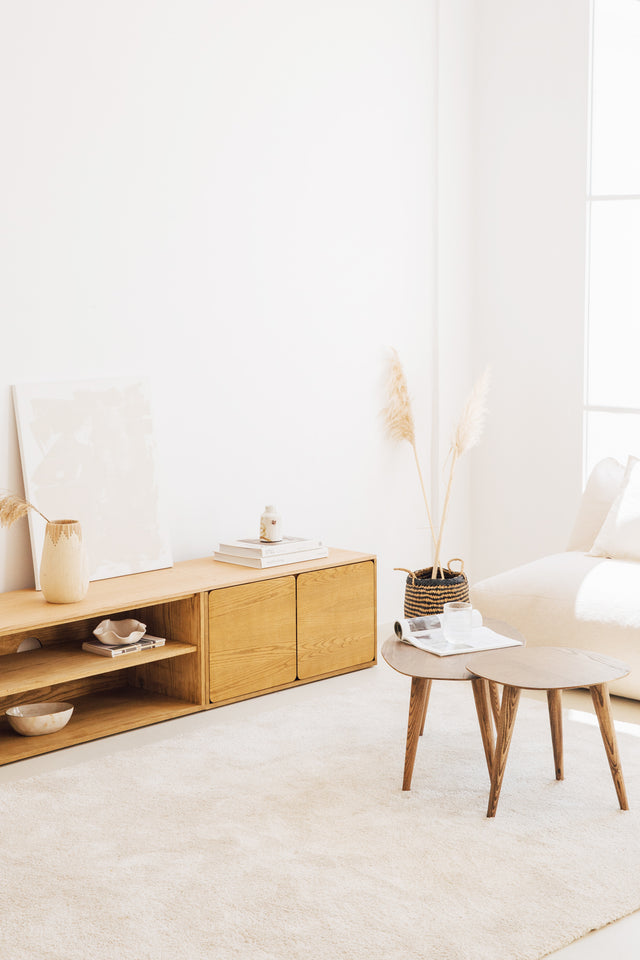 Vista frontal mueble de TV 240 cm Penxat Roble Natural Personalizado 4 Puertas 1 Balda apoyado suelo niveladores salón Slowdeco