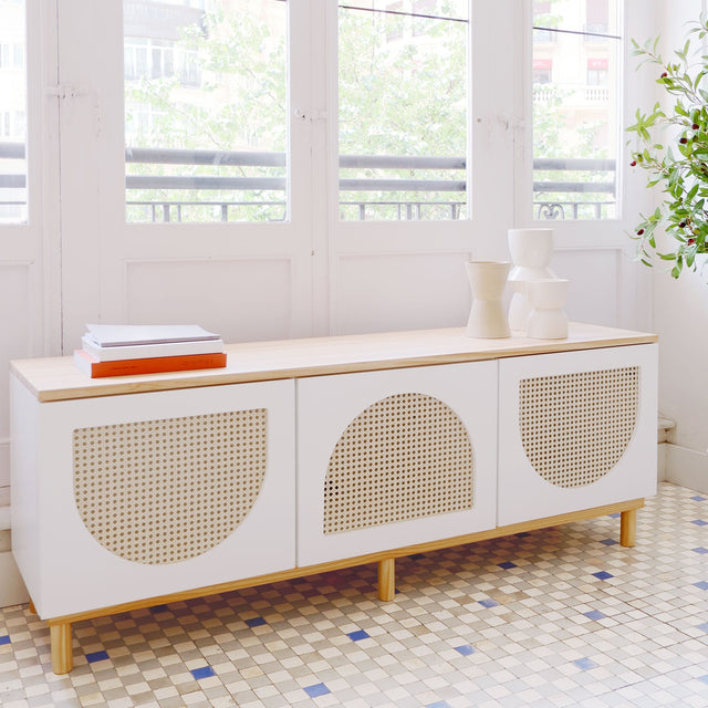 Vista lateral Mueble Auxiliar Nolla 150 cm Curvy #91 3 puertas ratán Tapa pino barnizada sobre patas madera maciza recibidor comedor pasillo salón Slowdeco