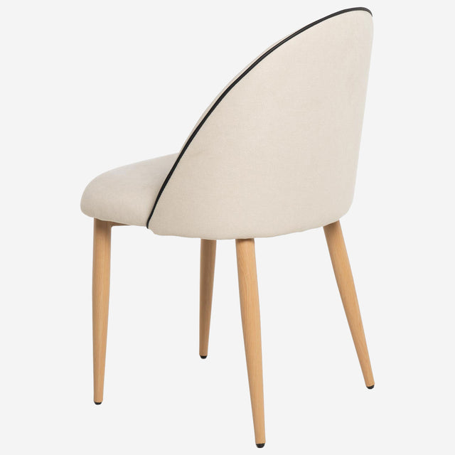 Silla tapizada beige madera Curvy Som Casa