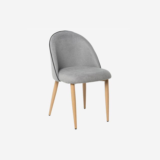 Silla tapizada gris claro madera Curvy Som Casa