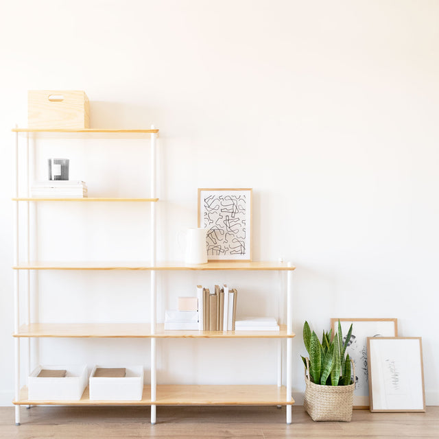 Vista frontal Estantería Liure 154 Personaliza 5 baldas blancas 20 barras montantes pino natural comedor Slowdeco