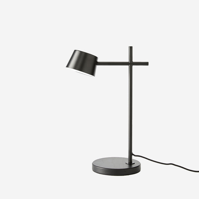 Vista frontal Lampara sobremesa Ner acabado en acero en negro mate Aromas del Campo Slowdeco