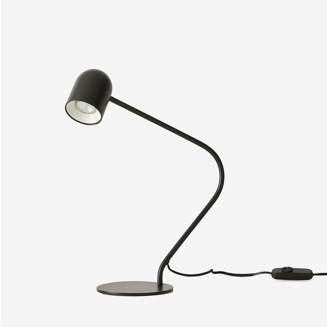 Vista frontal Lámpara sobremesa Pip acabado metal en color negro Aromas del campo Slowdeco