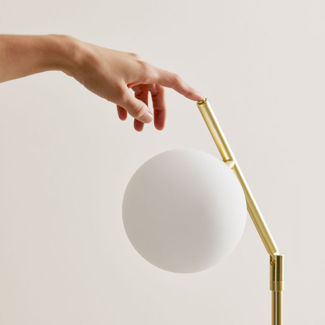 Vista frontal detalle Lámpara sobremesa Ato Oro mate Aromas del campo Slowdeco