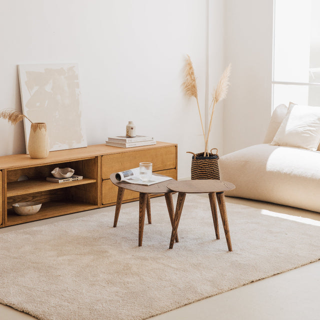 Vista lateral Mueble TV Penxat 160 cm Personalizado Roble Natural 2 cajones 1 Balda apoyado suelo niveladores comedor salón Slowdeco