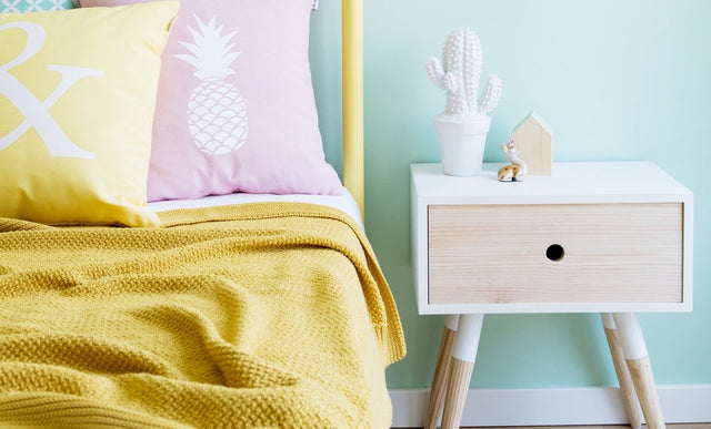 Cómo elegir la mesita de noche perfecta para tu dormitorio