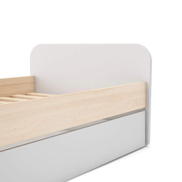 Esta cama nido de color blanco es ideal para habitaciones infantiles o juveniles y espacios pequeños. Con su diseño sencillo, brinda espacio adicional para huéspedes o almacenaje. Perfecta para optimizar el espacio de manera funcional y elegante.

Detalles del Producto

Requiere montaje: Si&nbsp;

Medidas:&nbsp;Largo: 205.4 cm - Ancho: 102 cm - Alto: 65 cm

Para colchón 90 x 200 cm.

- Colchón Inferior: Colchoneta de 90x190 x15

Materiales

DM/PINO