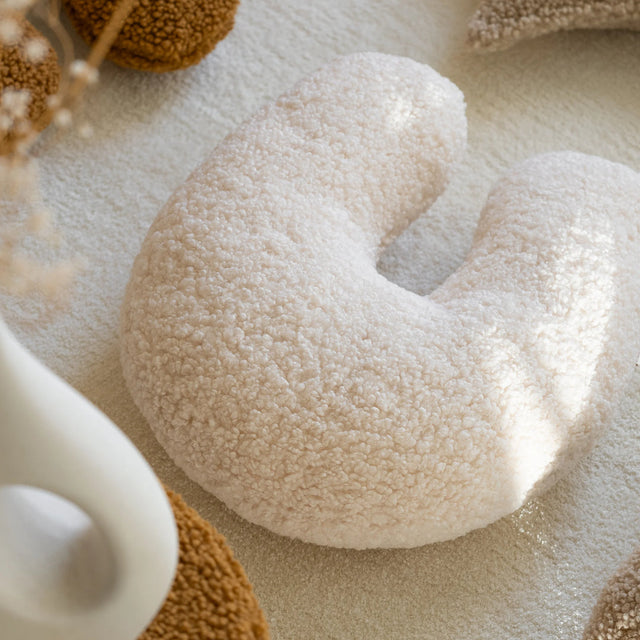 Almohada de color blanco crema