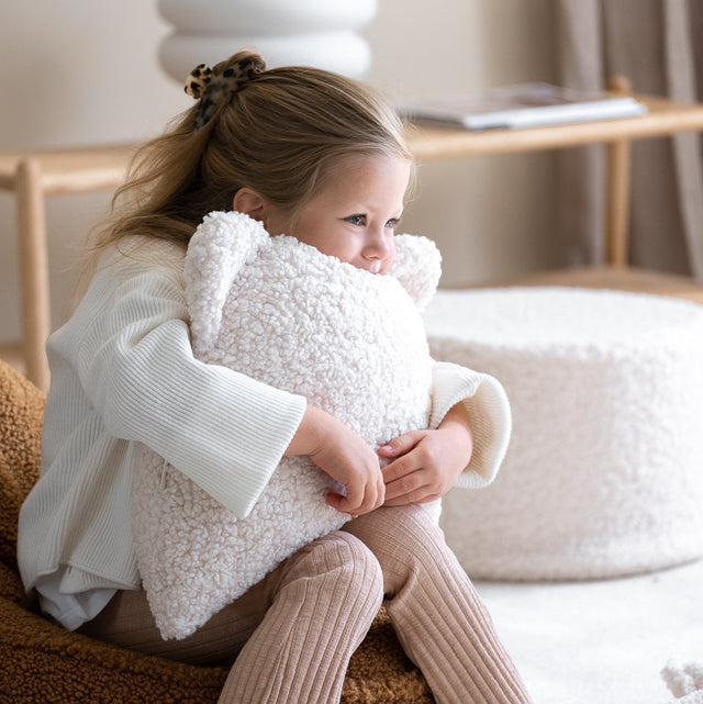 Cojín de oso blanco crema