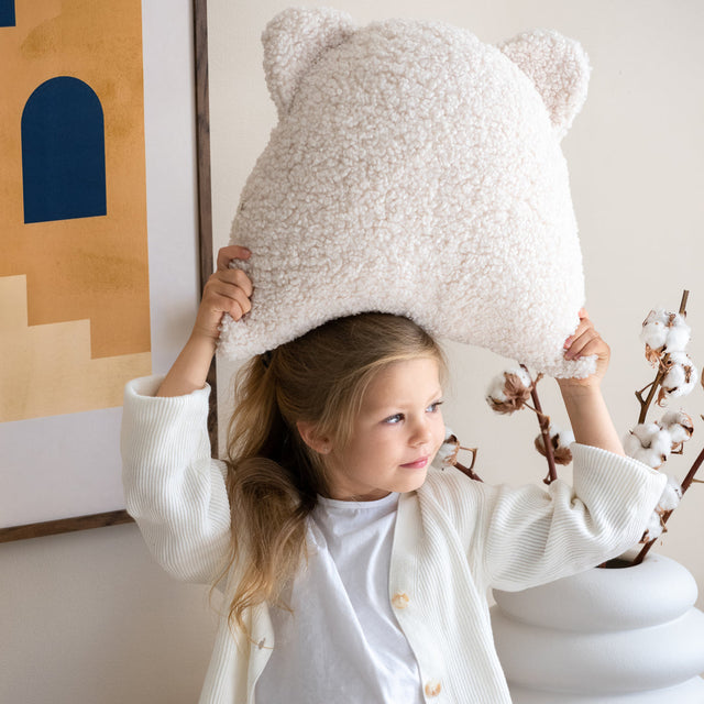 Cojín de oso blanco crema