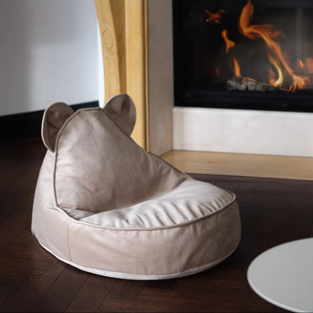 Bolsillo de frijoles de oso beige polvoriento