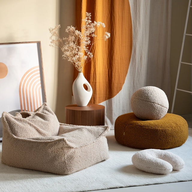 Almohada de color blanco crema