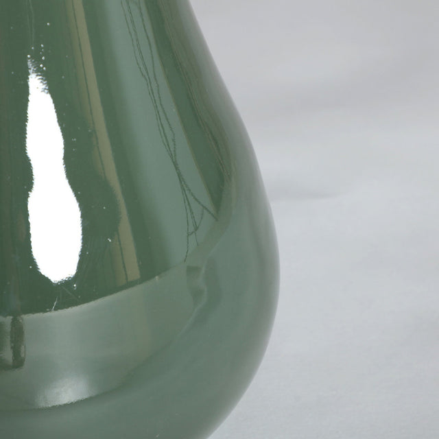 Vista detalle base Jarrón Esperanza en vidrio color verde Kodu Homedesign Slowdeco