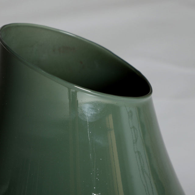 Vista detalle boca Jarrón Esperanza en vidrio color verde Kodu Homedesign Slowdeco