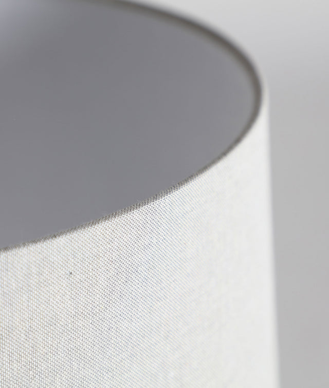 Vista detalle pantalla Lámpara de Sobremesa Judith Cerámica en color rosa y lino gris dormitorio Kodu Homedesign Vical Slowdeco