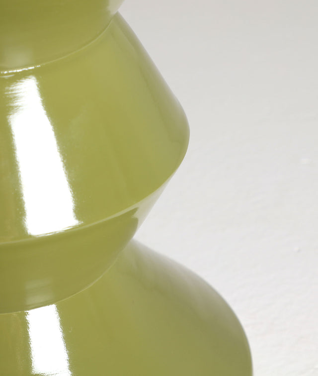 Vista detalle pata Mesa Auxiliar Redonda Zug 36 cm Verde en hierro Kodu Homedesign Slowdeco