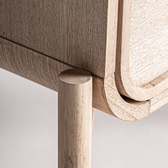 Vista detalle patas Cómoda Weurtz 90 cm Fresno & Ratán Kodu Homedesign Slowdeco