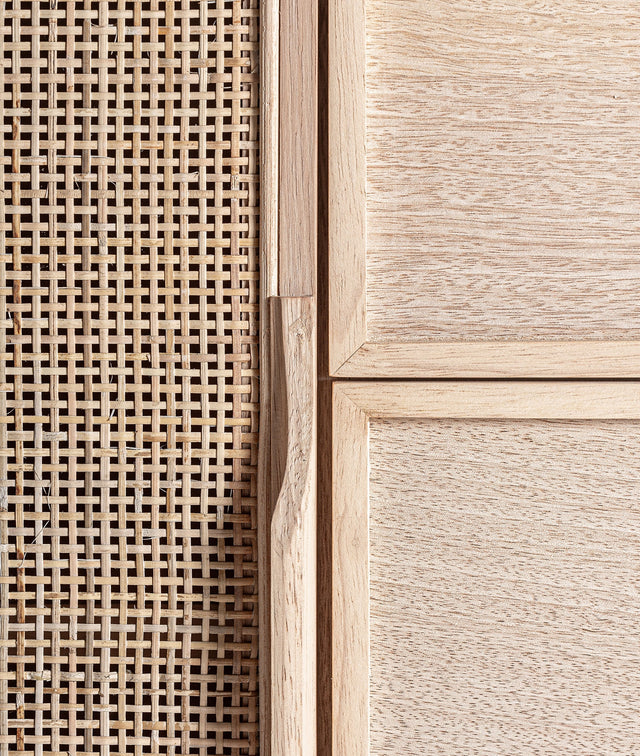 Vista detalle puerta ratán Aparador Weurtz 180 cm Madera de fresno en color marrón claro combinado con ratán Kodu Homedesign Slowdeco