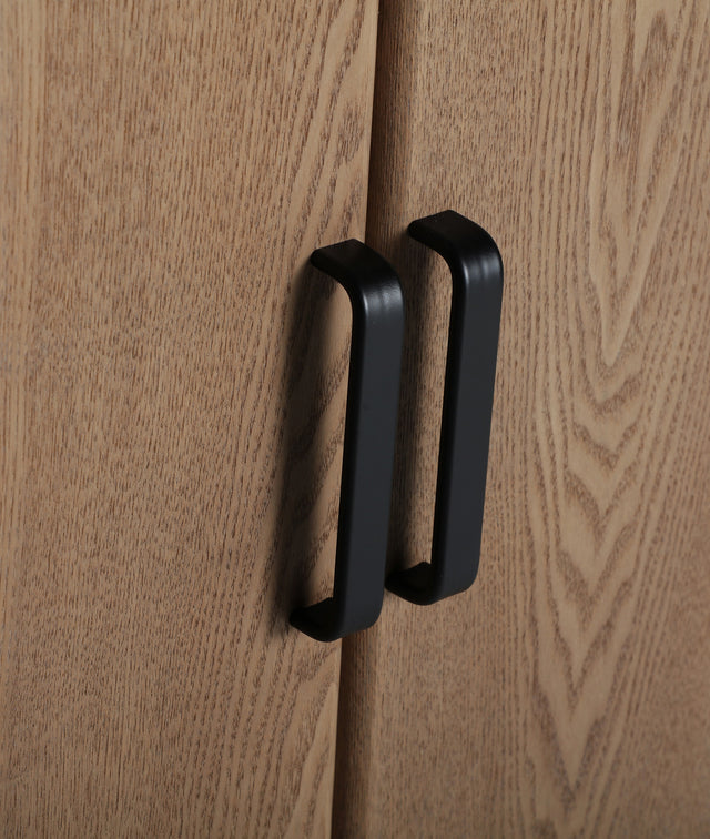 Vista detalle tiradores Aparador Busk 160 cm Madera de fresno en color marrón claro Kodu Homedesign Slowdeco