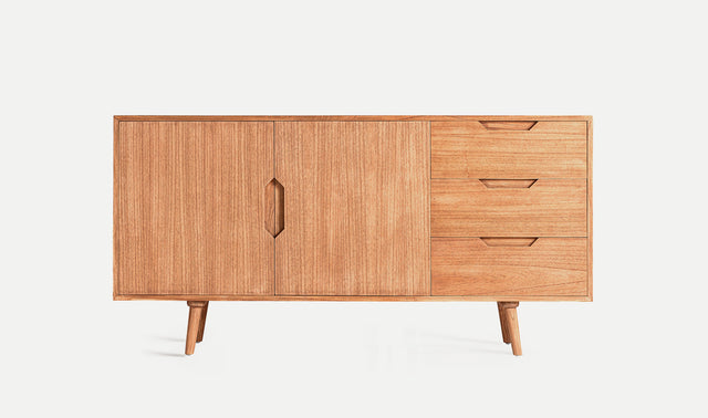 Vista frontal Aparador Moss 160 madera de mindi 2 puertas y 3 cajones Kodu Homedesign Slowdeco