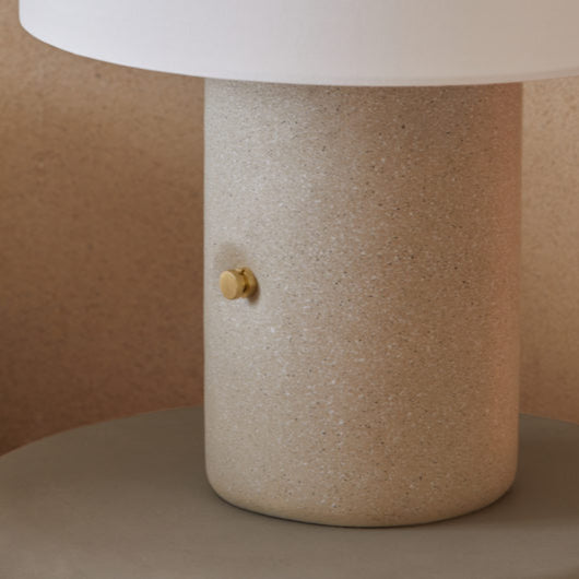 Vista frontal detalle Lámpara sobremesa Sand terrazo gris Aromas del Campo Slowdeco