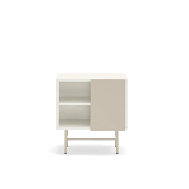 Vista frontal mesita de noche Nube 50 cm estructura blanca y puerta corredera arena Teulat Slowdeco