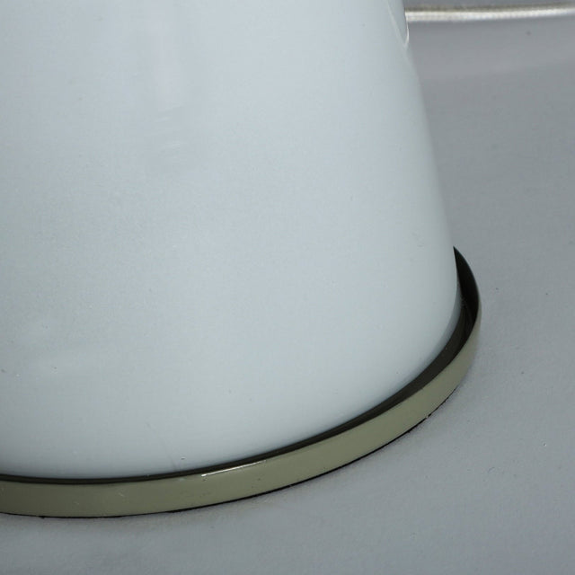 Vista inferior base vidrio blanco Lámpara de Sobremesa Cortona Vidrio en color blanco combinado con el color verde Kodu Homedesign Vical Slowdeco 
