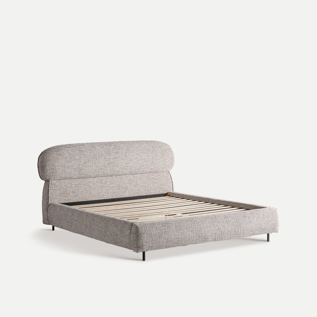 Vista lateral Cama Tapizada Sannes Beige - lamas madera de pino Kodu Homedesign Slowdeco