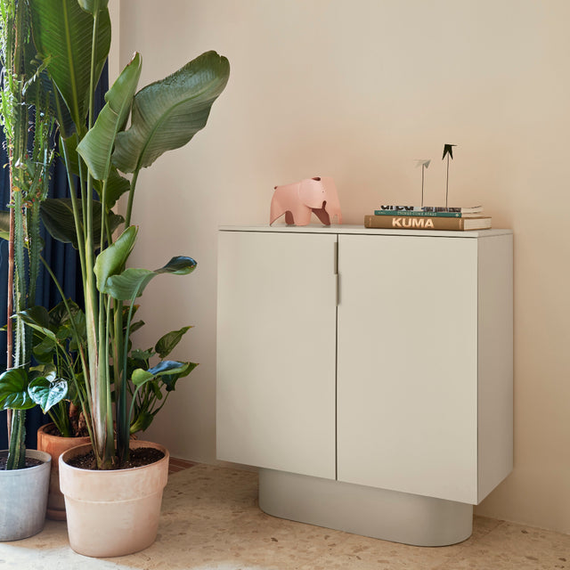 Vista lateral Mueble Auxiliar Totem 110 cm Arena Comedor Salón Teulat Slowdeco