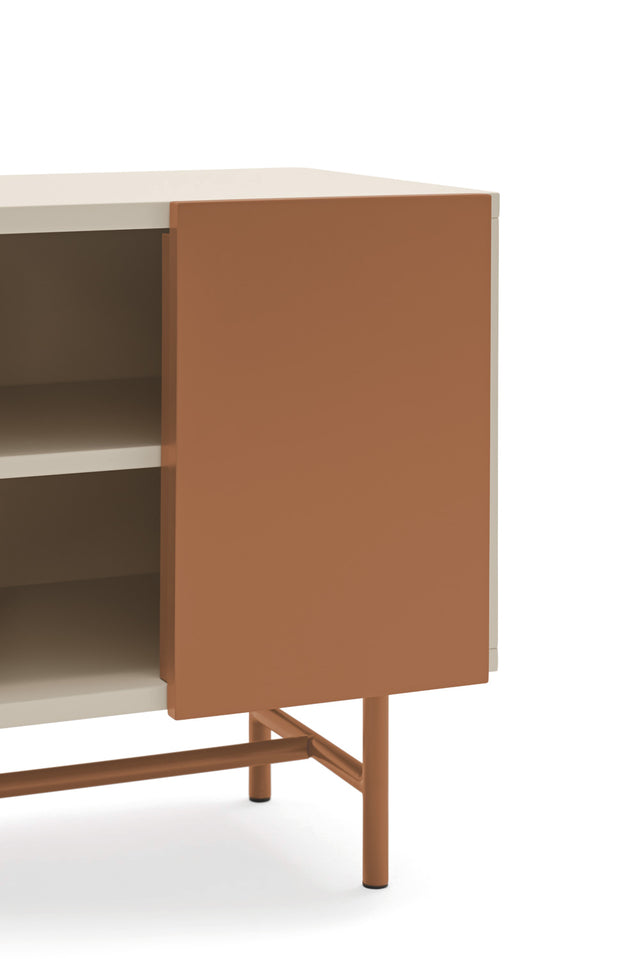 Vista lateral detalle Mesita de Noche Nube 50 Arcilla y puerta corredera Teja Teulat Slowdeco