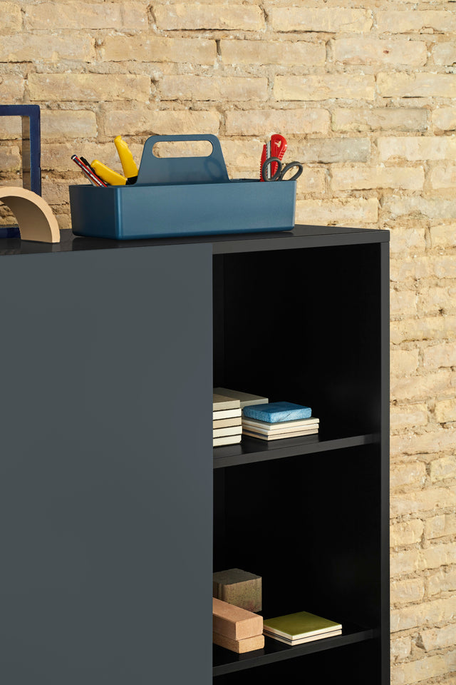 Vista lateral detalle Mueble Auxiliar aparador Nube 120 cm estructura negra y puerta corredera gris antracita office Teulat Slowdeco