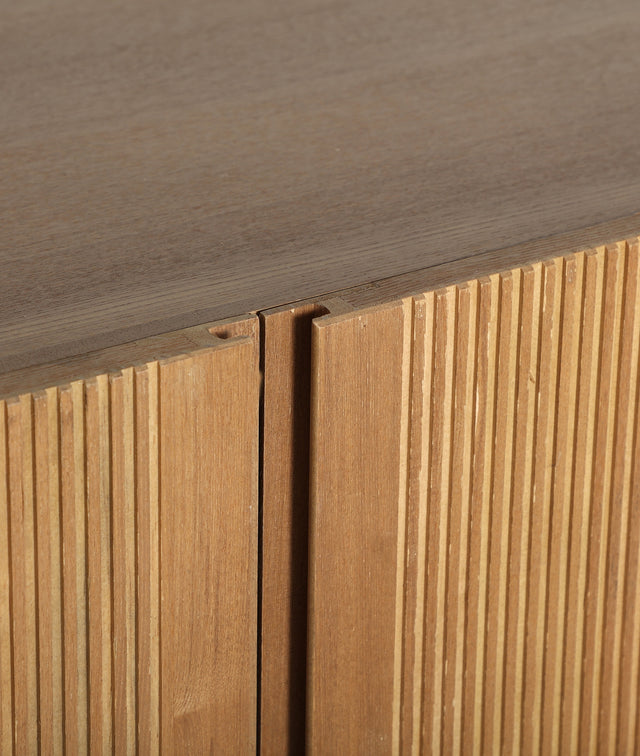 Vista lateral detalle acabado puerta estriada Mueble TV Copenhague 180 cm 4 puertas estriadas Kodu Homedesign Slowdeco