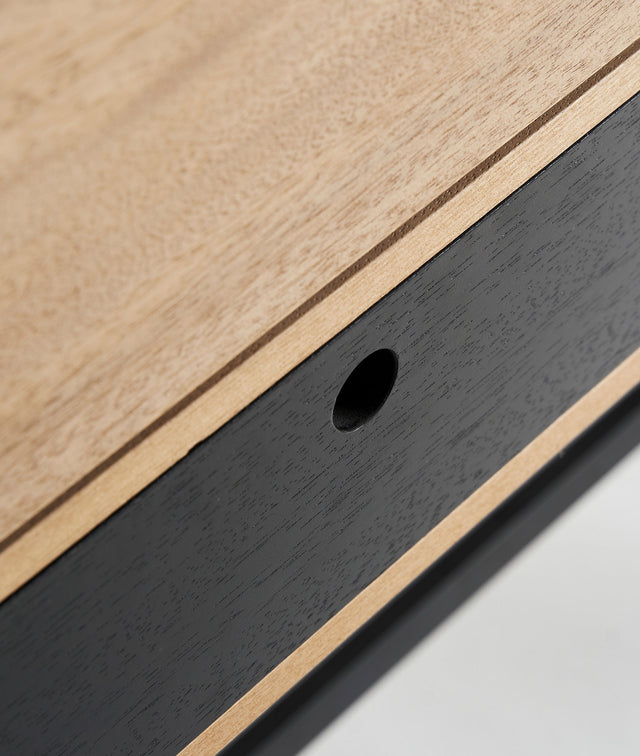 Vista lateral detalle cajón Mueble Auxiliar Gelle 95 cm Madera DM en color marrón claro combinado con hierro en color negro Kodu Homedesign Slowdeco