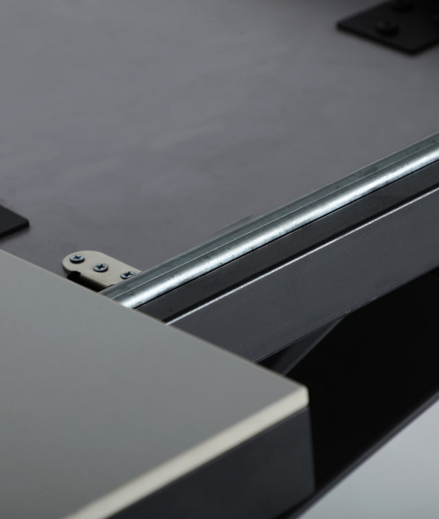 Vista lateral detalle herraje Mesa de Comedor Extensible Rectangular Droux 180 - 220 cm con estructura de hierro y tapa en madera DM y cerámica  Kodu Homedesign Slowdeco