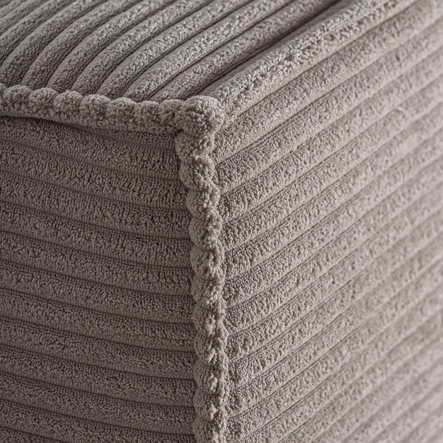 Vista lateral detalle tela beige Cama Tapizada Pana Beige - colchon 150 cm lamas madera de pino Kodu Homedesign Slowdeco