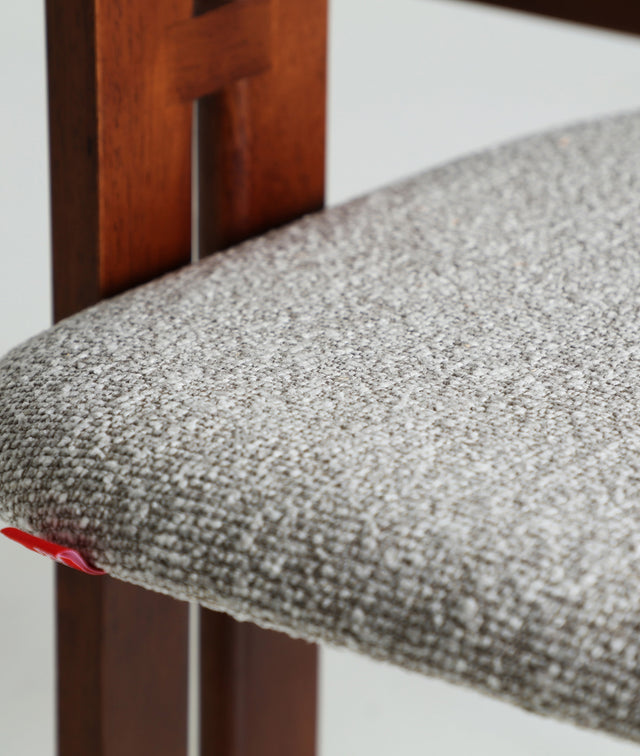 Silla Tapizada Hedel Gris & Fresno Marrón