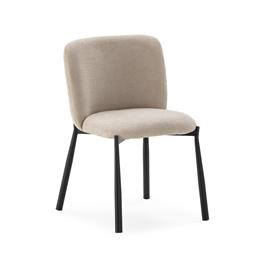 Mueble de diseño en madera natural en espacio de estilo nórdico