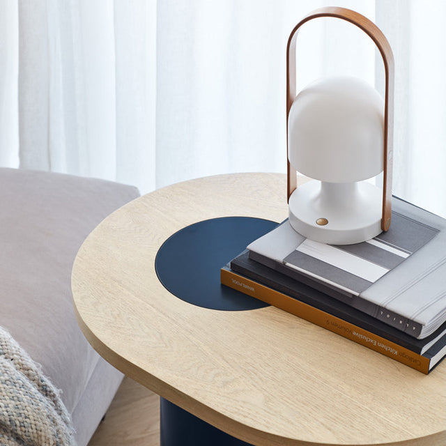 Mesa Auxiliar Ovalada Nori 60 Fresno & Azul