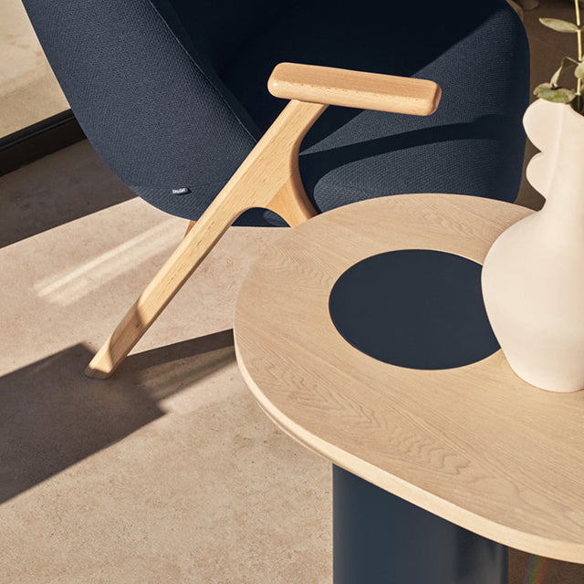 Mesa Auxiliar Ovalada Nori 60 Fresno & Azul