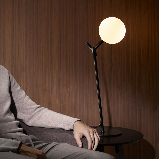 Vista lateral detalle Lámpara sobremesa Ato Negro mate escritorio Aromas del campo Slowdeco